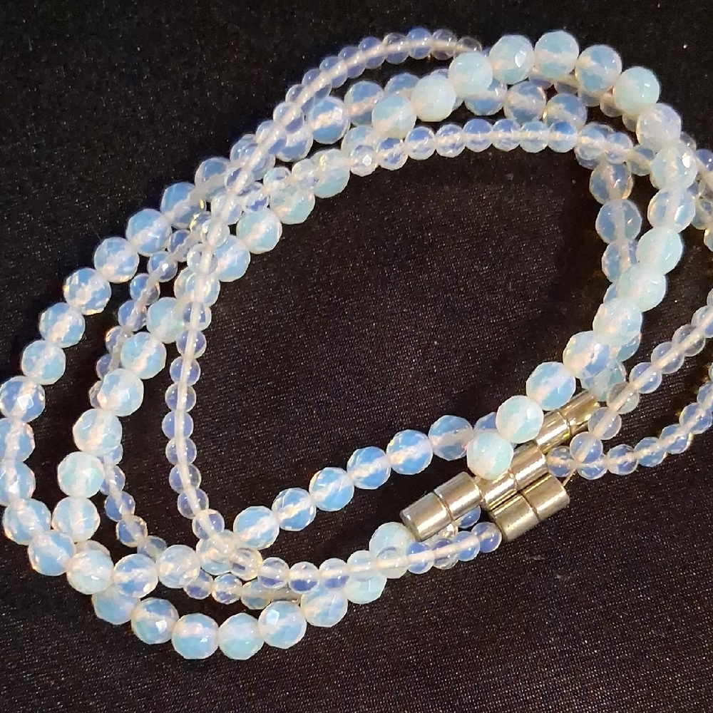 Elegant Opalescent Beaded Bracelets Sz 8.